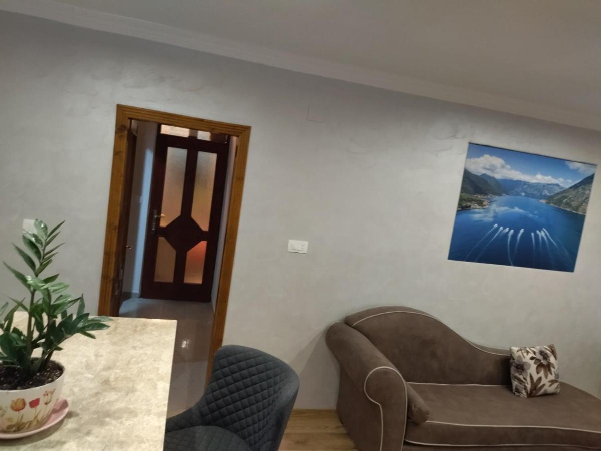 Apartment Ksenija Kotor Exteriör bild