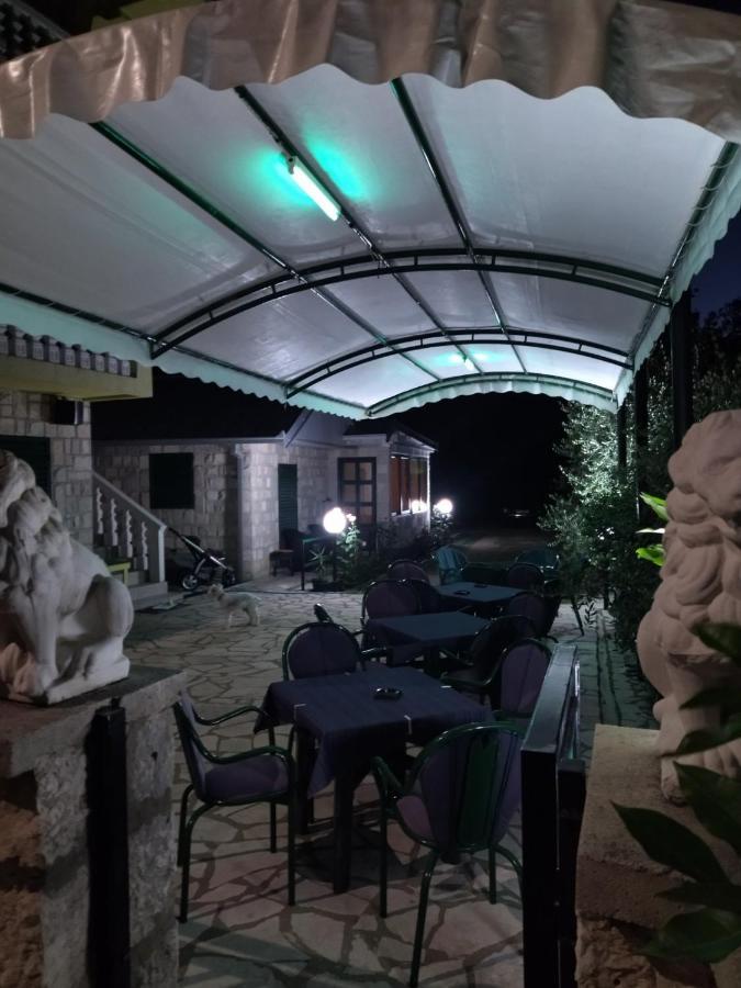 Apartment Ksenija Kotor Exteriör bild
